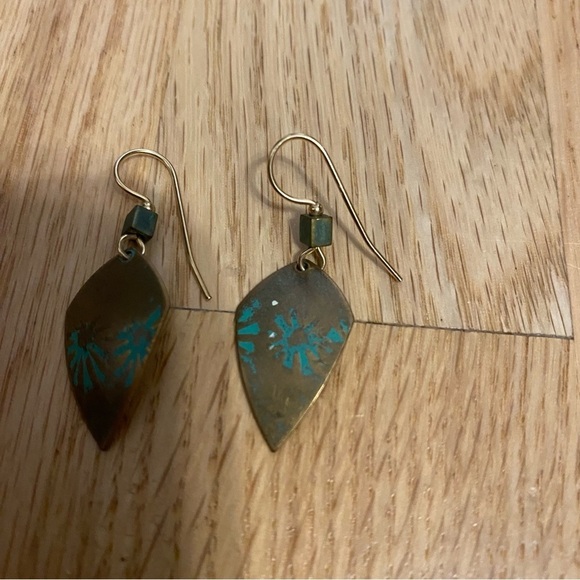 Oval Earrings in Embossed Turquoise Steer Head Pointed Metal Dangle - Picture 3 of 6